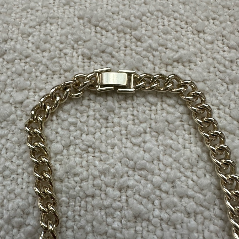 KENDRA SCOTT Elisa Gold Plated NECKLACE with MULTIFACETED Quartz Pendant. - Picture 5 of 7